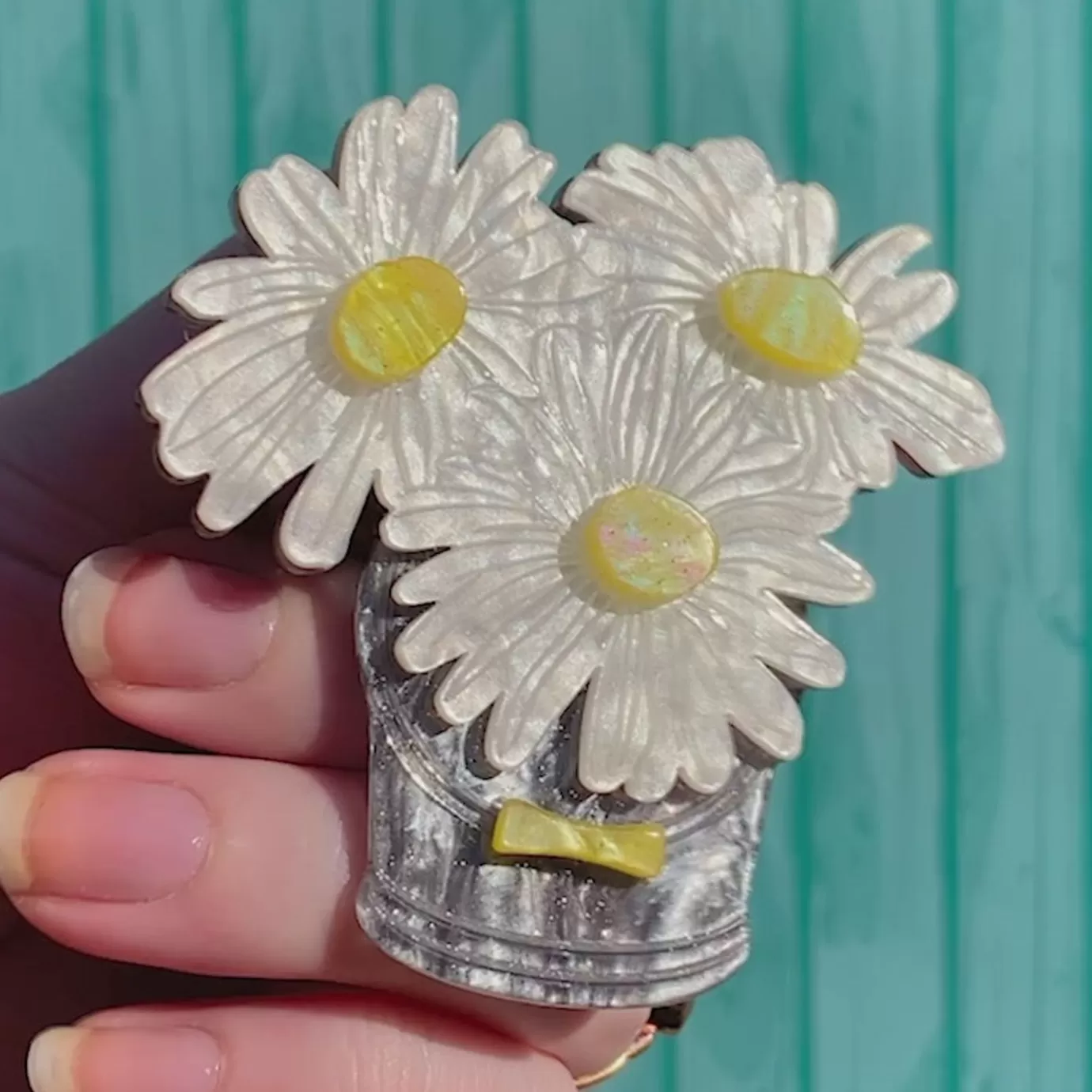 Erstwilder Day'S Eye Brooch* Brooches