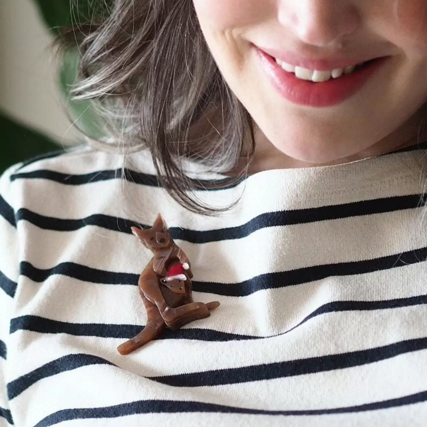 Erstwilder Joey'S First Christmas Brooch* Brooches