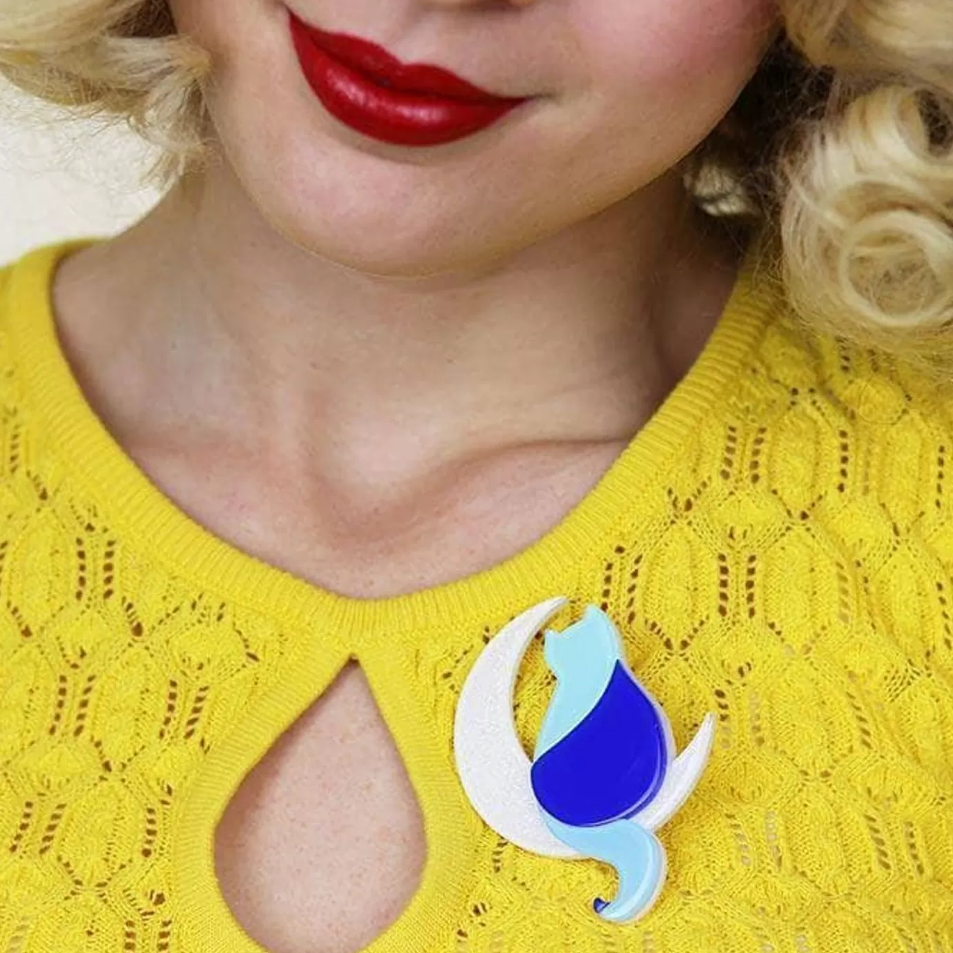 Erstwilder Minna'S Moon Cat Brooch* Brooches